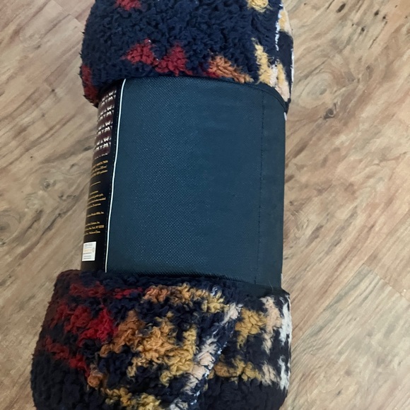 Sherpa Fleece Blanket PENDLETON, Twin Blanket
66x92 inch
100% Polyester - Picture 4 of 4